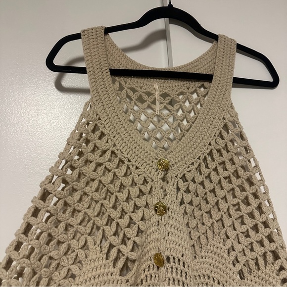 Free People Tan Crochet Sweater Top Vest with Gold Buttons Size Medium - Picture 3 of 9